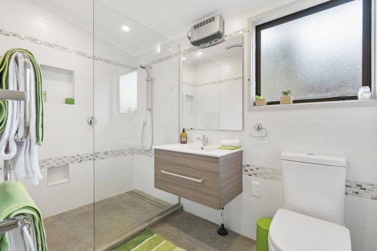 Photo of property in 41a Vivian Wilson Drive, Eastern Beach, Auckland, 2012
