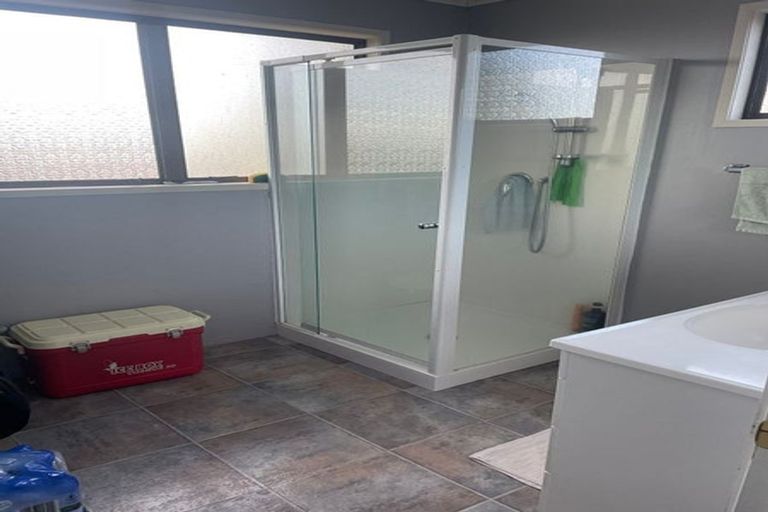 Photo of property in 136 Luckens Road, West Harbour, Auckland, 0618