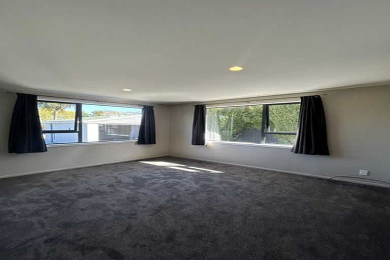 Photo of property in 135 Queenspark Drive, Parklands, Christchurch, 8083