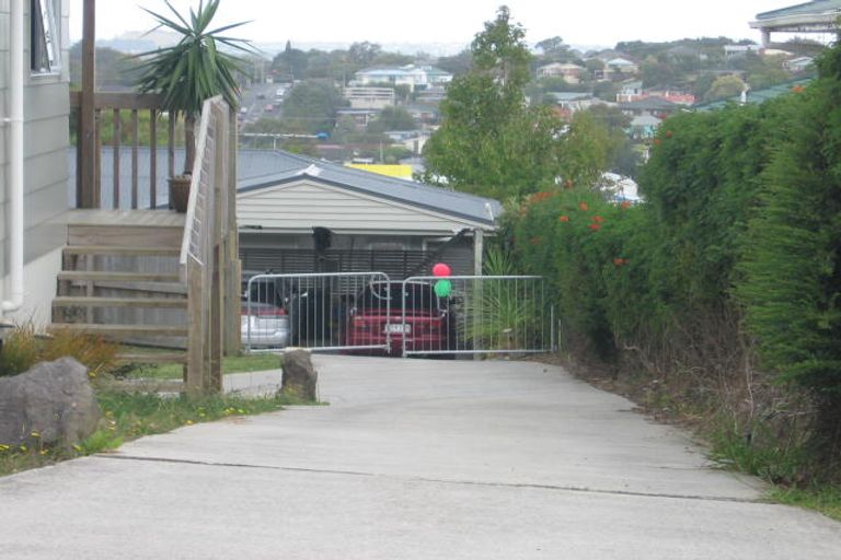 Photo of property in 12 Edgeworth Road, Glenfield, Auckland, 0629