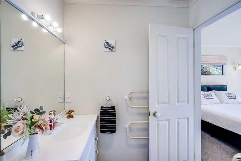 Photo of property in 35 Beaufort Place, Taradale, Napier, 4112