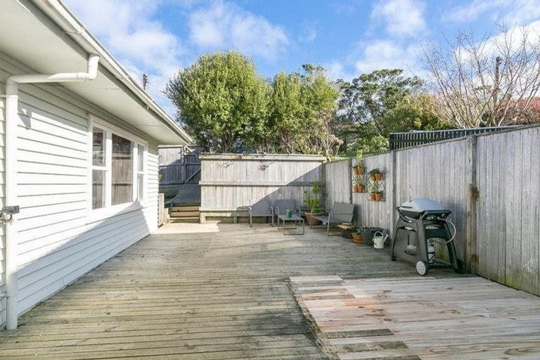 Photo of property in 136 Broderick Road, Johnsonville, Wellington, 6037