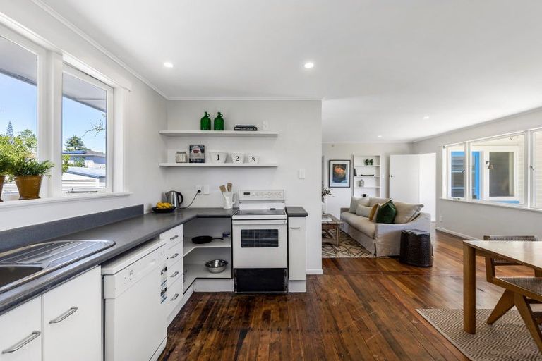 Photo of property in 40 Rosier Road, Glen Eden, Auckland, 0602