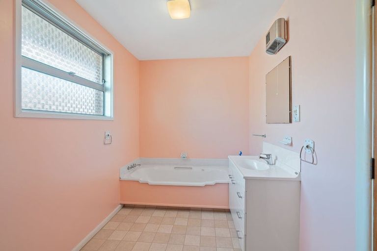 Photo of property in 17 Tudor Avenue, Ilam, Christchurch, 8041