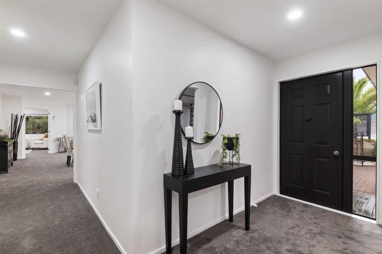 Photo of property in 7 Graham Collins Drive, Windsor Park, Auckland, 0632
