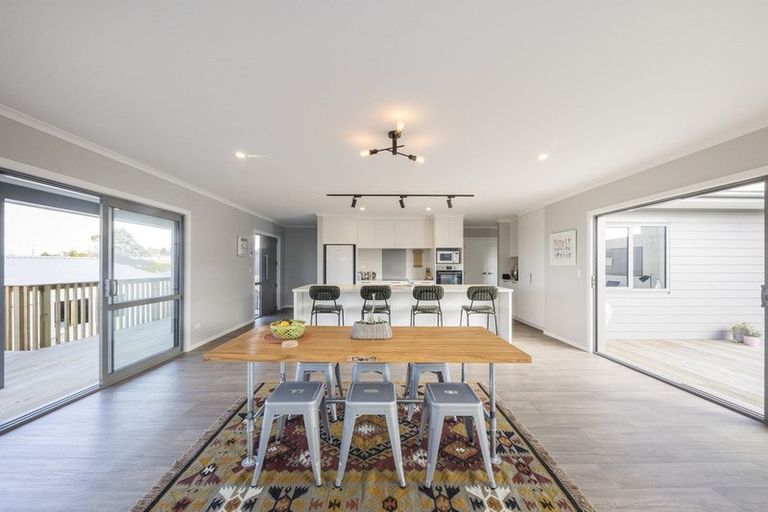 Photo of property in 18 Poplar Grove, Feilding, 4702
