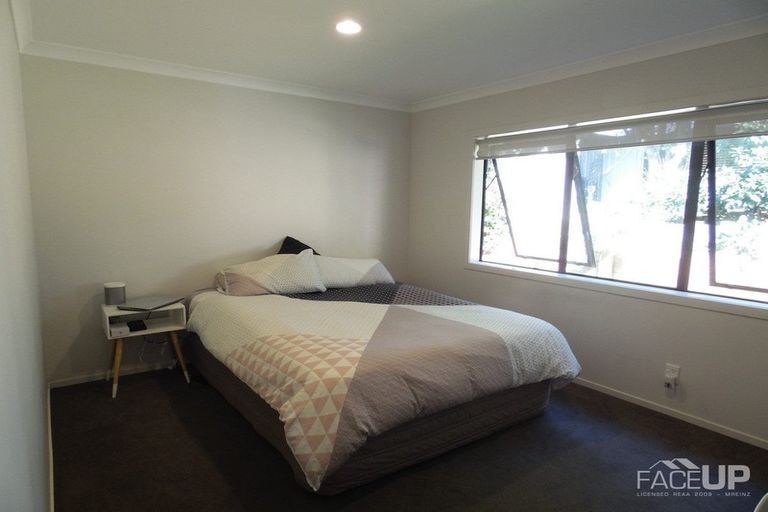 Photo of property in 7 Landmark Drive, Te Atatu Peninsula, Auckland, 0610