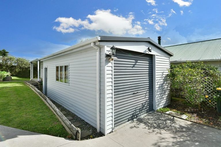 Photo of property in 7 Karaka Street, Helensville, 0800