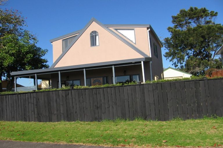 Photo of property in 1/4 Mickle Street, Te Atatu South, Auckland, 0610