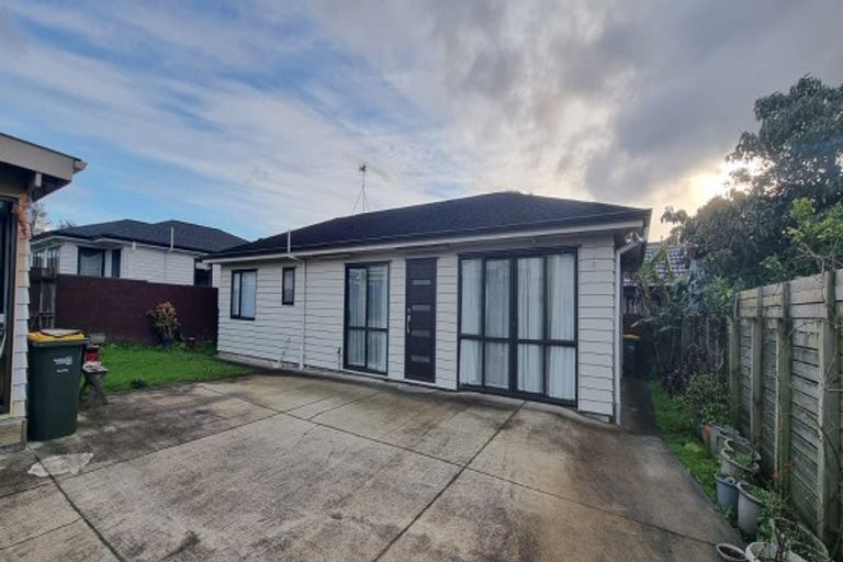 Photo of property in 22 Tamariki Avenue, Kelston, Auckland, 0602
