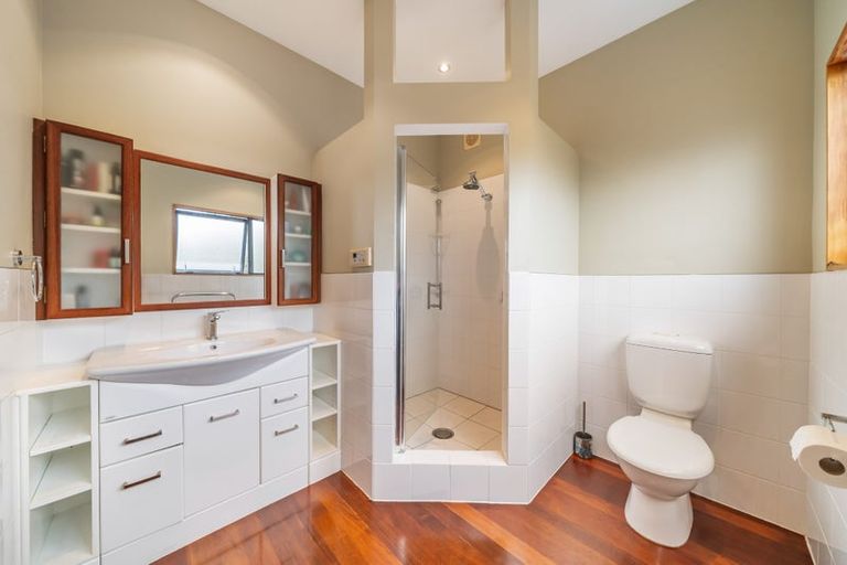 Photo of property in 8a Kiriwai Road, Paremata, Porirua, 5024