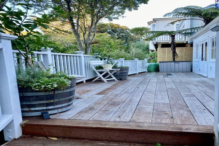 Photo of property in 49 Aurora Terrace, Kelburn, Wellington, 6012