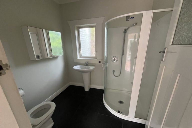 Photo of property in 8b Ngaio Street, Strandon, New Plymouth, 4312