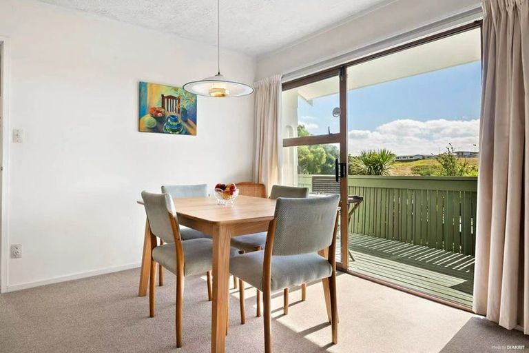 Photo of property in 20 Carole Crescent, Pakuranga, Auckland, 2010