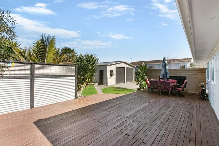 Photo of property in 4 Katrina Place, Massey, Auckland, 0614