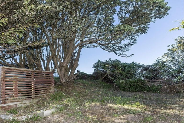 Photo of property in 25 Hungerford Road, Lyall Bay, Wellington, 6022