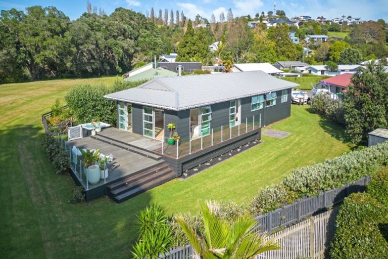 Photo of property in 113 Moana Anu Anu Avenue, Whangamata, 3620