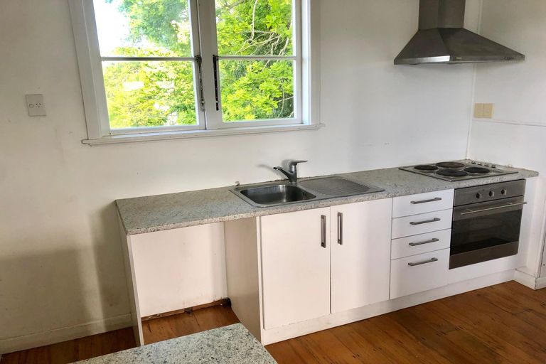 Photo of property in 17 Eastglen Road, Glen Eden, Auckland, 0602