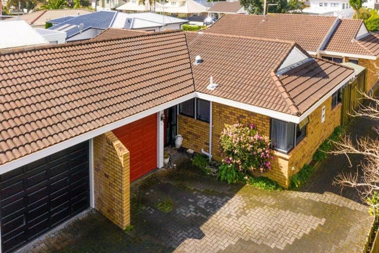 Photo of property in 2/18 Milton Road, Orewa, 0931