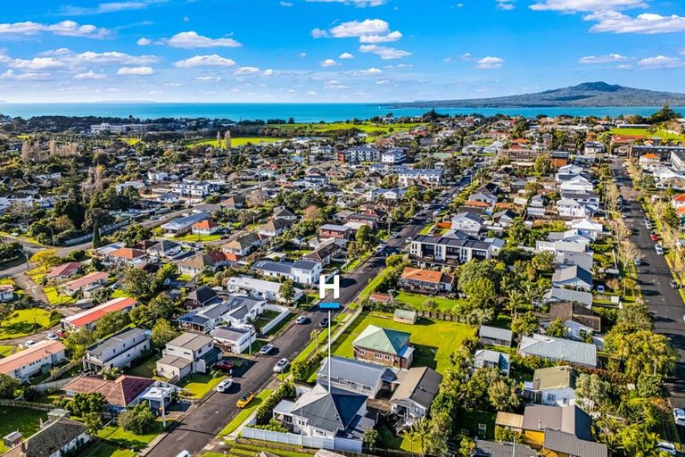 Photo of property in 1/20 Corrella Road, Belmont, Auckland, 0622