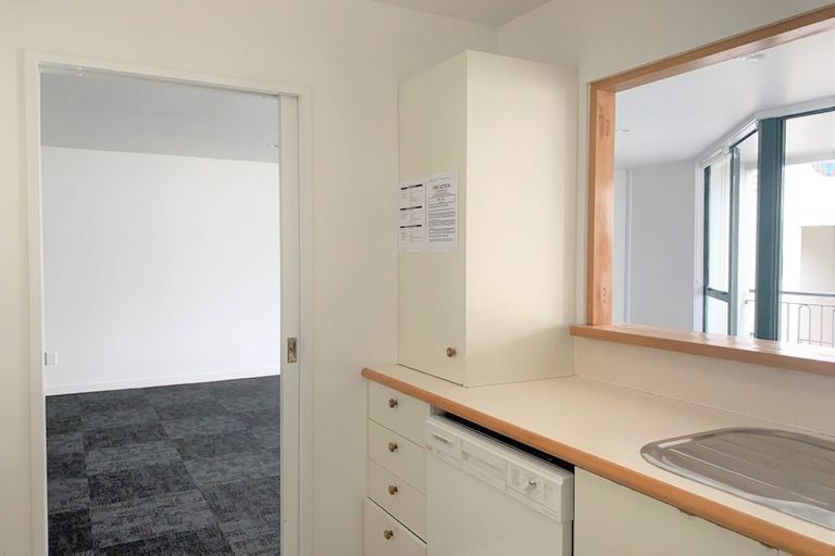 Photo of property in St James Courts, 3/77 Gloucester Street, Christchurch Central, Christchurch, 8013