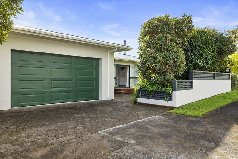 Photo of property in 6 Pararewa Drive, Whalers Gate, New Plymouth, 4310