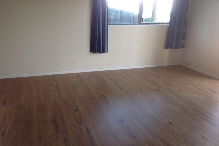 Photo of property in 49 Edgecombe Street, Newlands, Wellington, 6037