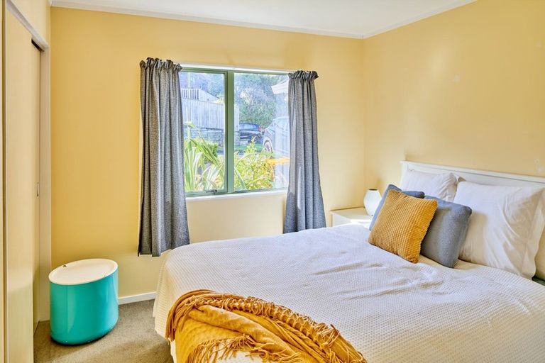 Photo of property in 28 Saunders Close, Whitby, Porirua, 5024