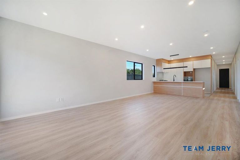 Photo of property in 43 Tributary Parade, Karaka, 2113