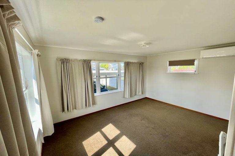 Photo of property in 9 Gloria Avenue, Te Atatu Peninsula, Auckland, 0610