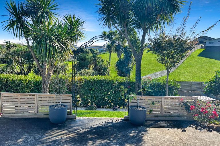 Photo of property in 15 Ina Ville Drive, Pukekohe, 2120