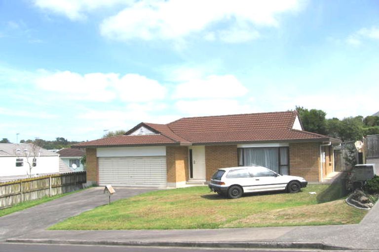 Photo of property in 4 Strabo Place, Windsor Park, Auckland, 0632