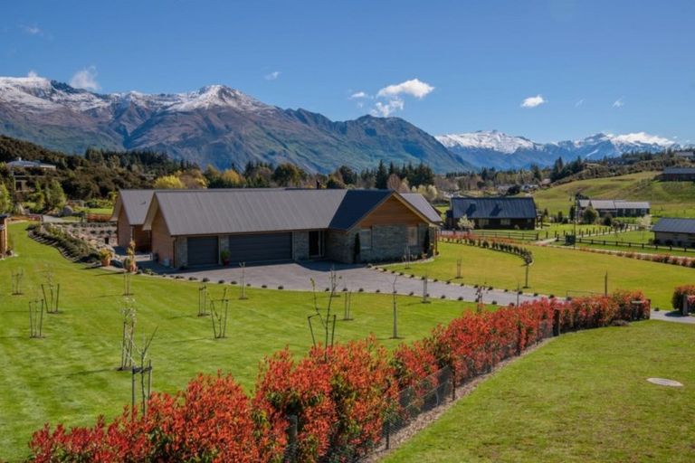 Photo of property in 2 Highfield Ridge, Wanaka, 9305