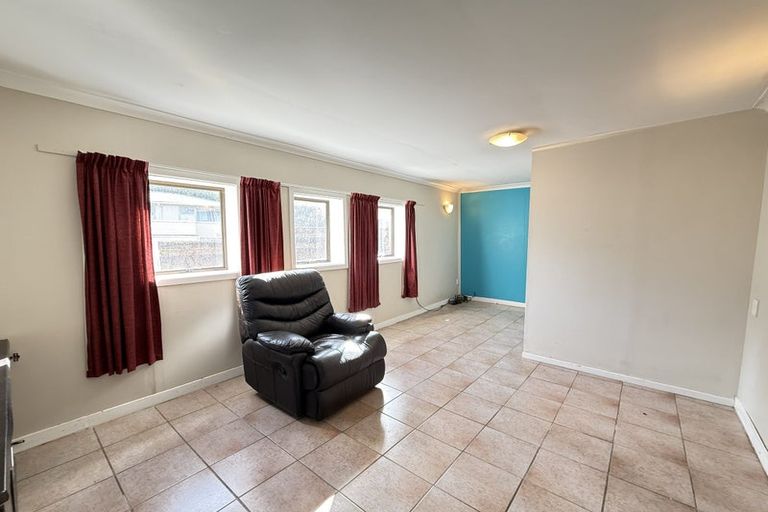 Photo of property in 1/18 Cypress Place, Sunnynook, Auckland, 0620