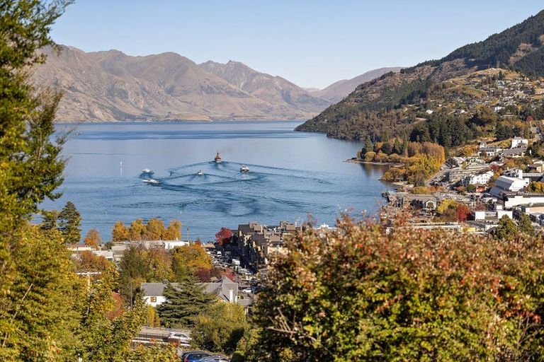Photo of property in 41 Hallenstein Street, Queenstown, 9300