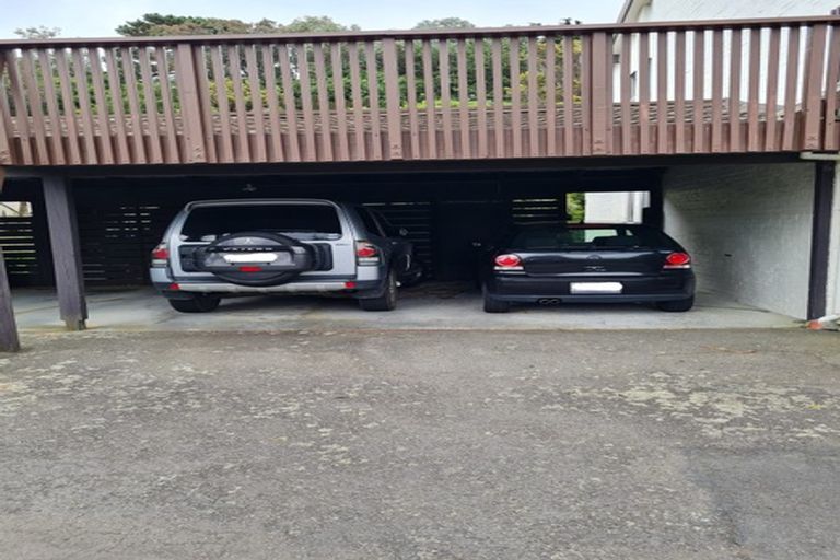 Photo of property in 141 Churton Drive, Churton Park, Wellington, 6037