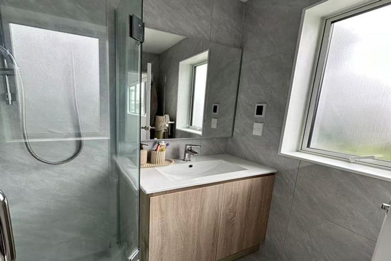 Photo of property in 20a Edwards Avenue, Henderson, Auckland, 0610