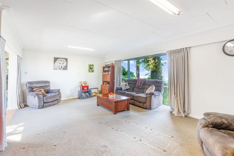 Photo of property in 98 Scenic Drive, Titirangi, Auckland, 0604