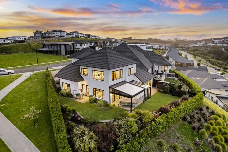 Photo of property in 69 Maka Terrace, Orewa, 0931