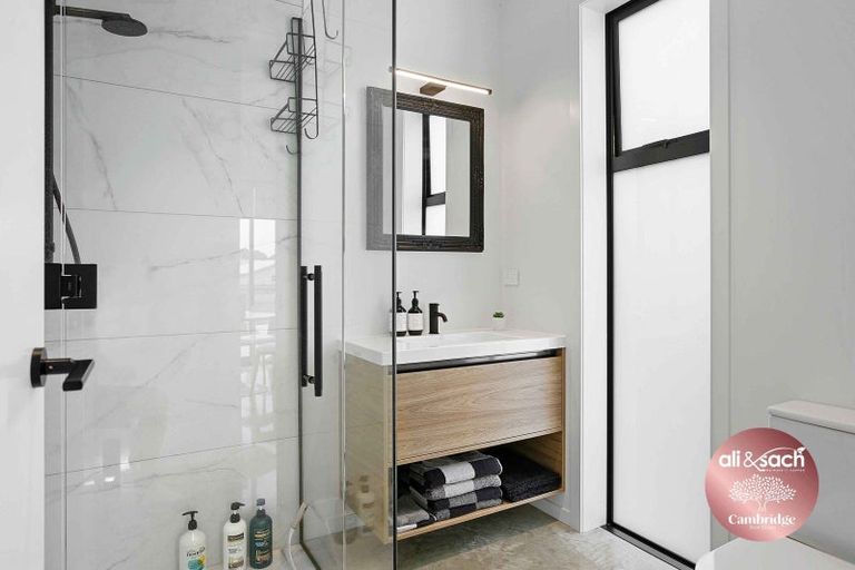 Photo of property in 1/45 Saint Kilda Road, Cambridge, 3434