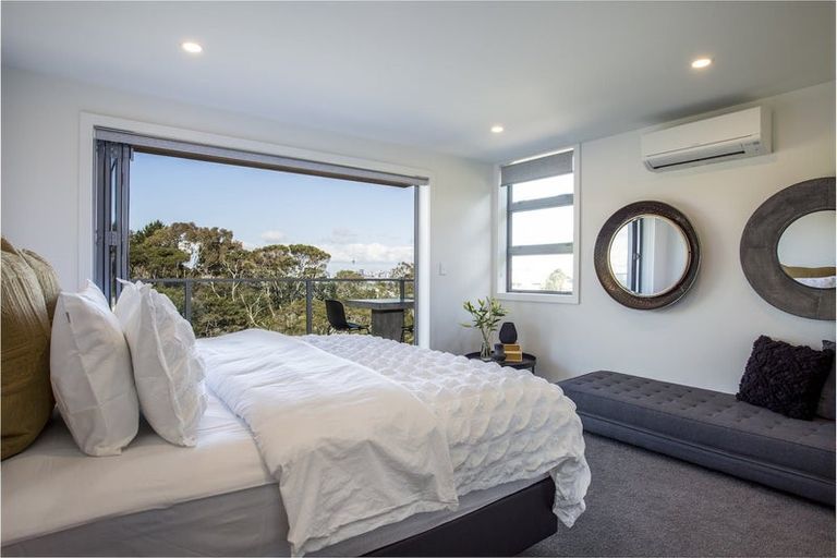 Photo of property in 8c Huka Road, Birkenhead, Auckland, 0626