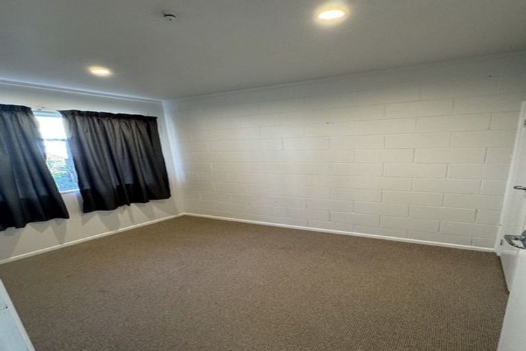 Photo of property in 12 Dawnhaven Drive, Te Atatu Peninsula, Auckland, 0610