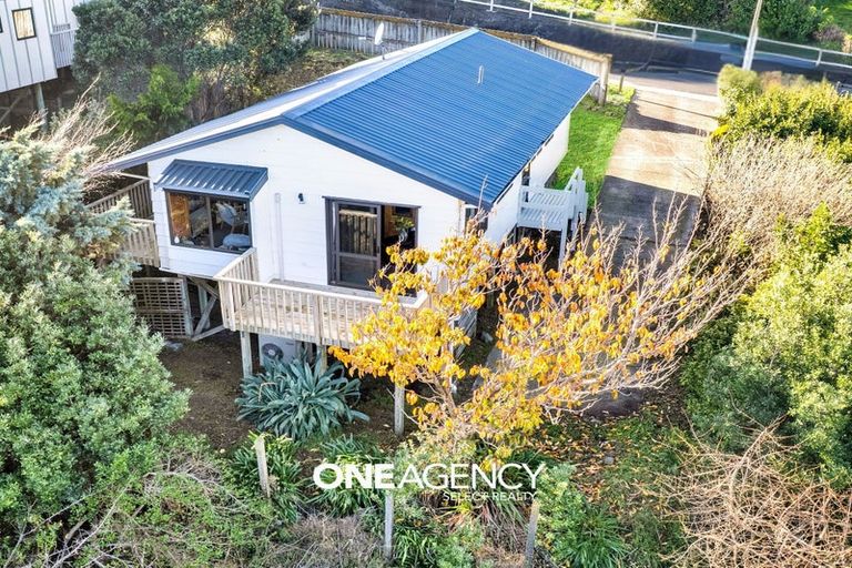 Photo of property in 22 Morere Street, Titahi Bay, Porirua, 5022