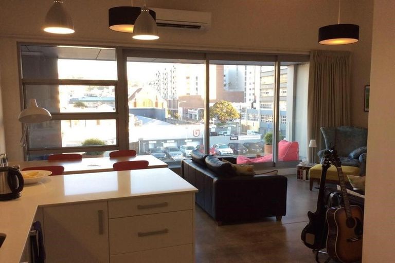 Photo of property in 25u2 Home Street, Mount Victoria, Wellington, 6011