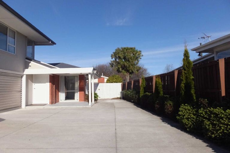 Photo of property in 11 Powell Crescent, Ilam, Christchurch, 8041