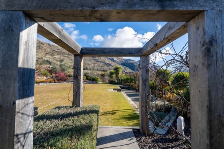 Photo of property in 5 Hollyhock Lane, Wanaka, 9305