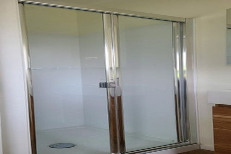 Photo of property in 17 Pipitea Place, Massey, Auckland, 0614