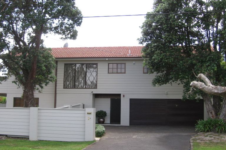 Photo of property in 1/1 Braemar Road, Castor Bay, Auckland, 0620