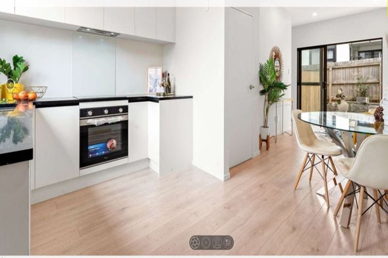 Photo of property in 8/3226 Great North Road, New Lynn, Auckland, 0600