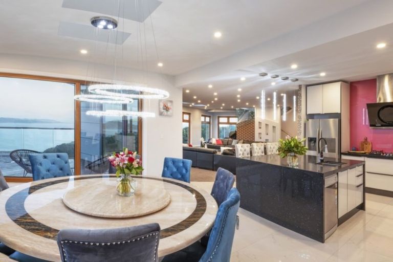 Photo of property in 35 Grumman Lane, Newlands, Wellington, 6037